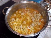 Weisskohleintopf mit Hackbällchen - Rezept