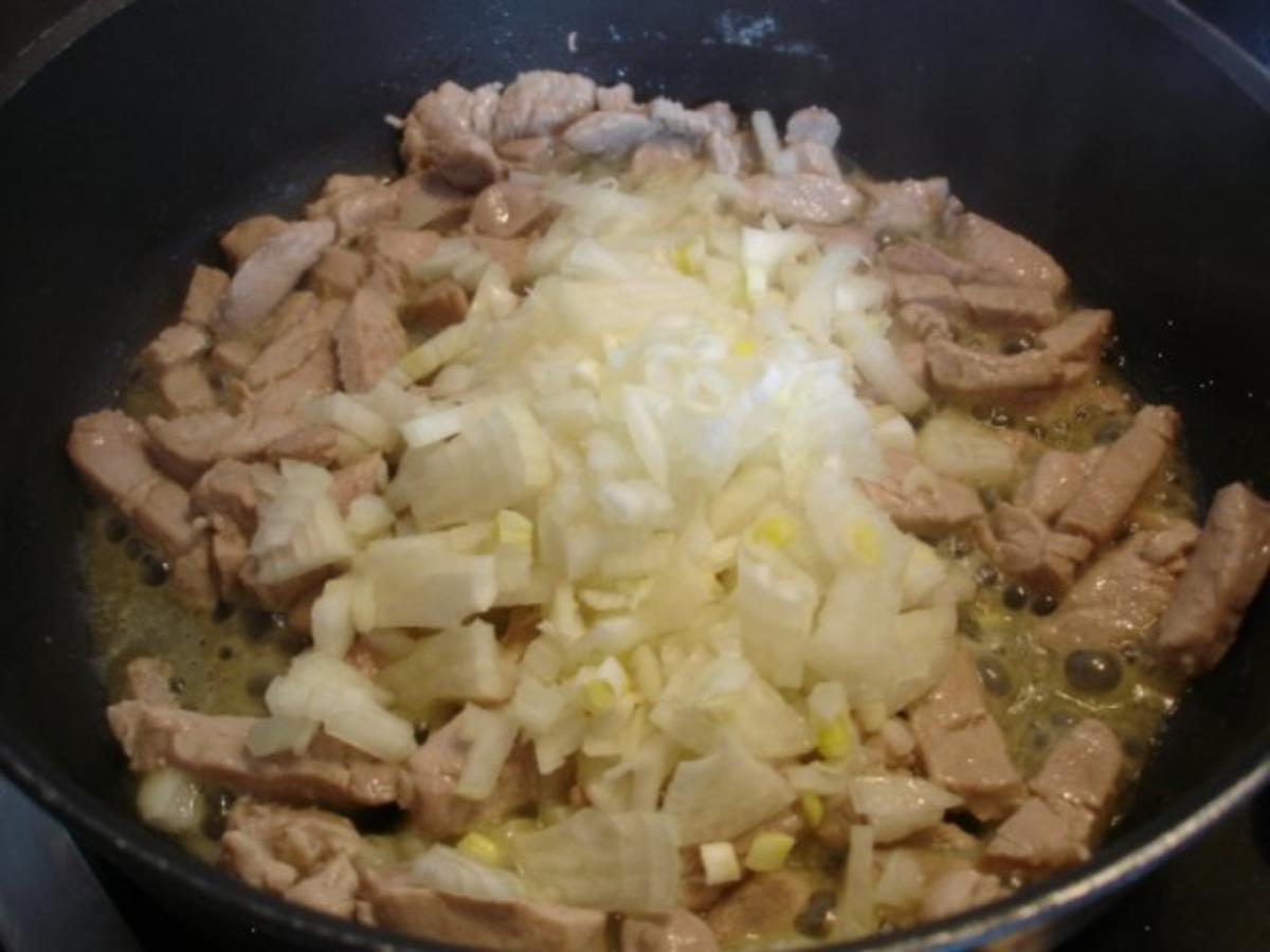 Schweinefilet in Currysauce mit Reis und Blattsalat - Rezept - kochbar.de