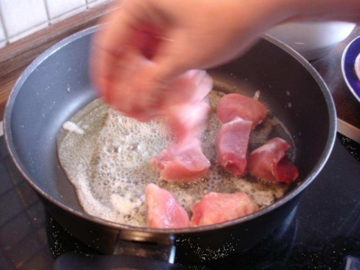 Schweinepfeffer mit fränkischen Klößen und karamellisierten ...