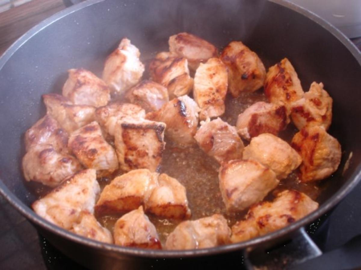 Schweinepfeffer mit fränkischen Klößen und karamellisierten ...