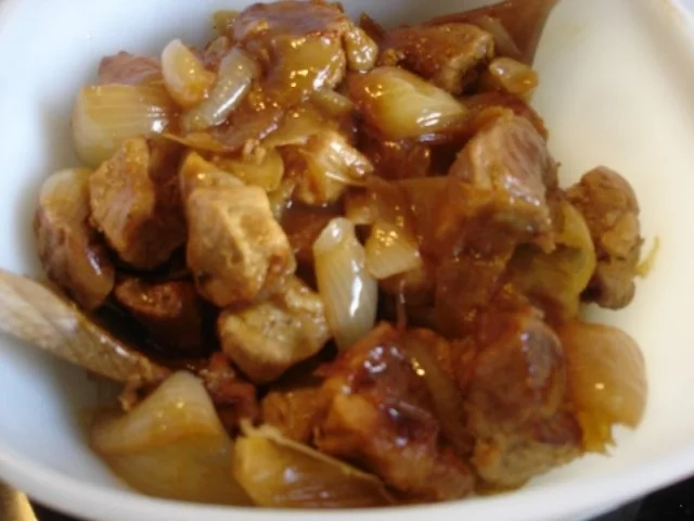 Rezept: Schweinepfeffer mit fränkischen Klößen und karamellisierten Möhrenblüten Bild Nr. 14 Schweinepfeffer mit fränkischen Klößen und karamellisierten Möhrenblüten - Rezept - Bild Nr. 14