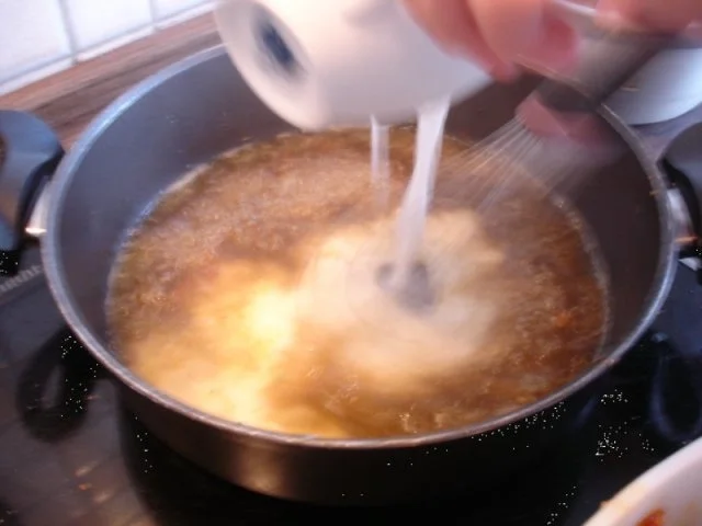 Rezept: Schweinepfeffer mit fränkischen Klößen und karamellisierten Möhrenblüten Bild Nr. 15 Schweinepfeffer mit fränkischen Klößen und karamellisierten Möhrenblüten - Rezept - Bild Nr. 15