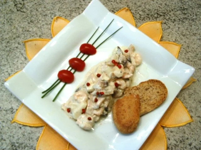 Rezept: Hänchen-Garnelen-Salat Hänchen-Garnelen-Salat - Rezept