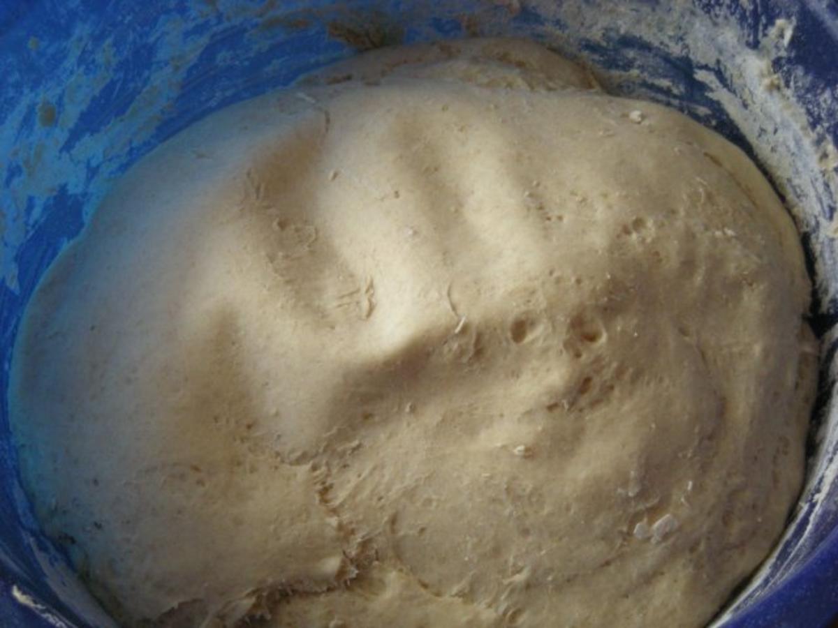 Dampfnudeln mit gerösteten Haselnüssen - Rezept - Bild Nr. 2