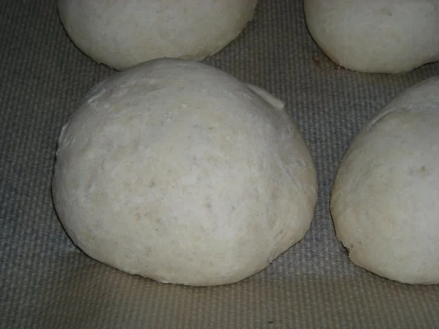 Dampfnudeln mit gerösteten Haselnüssen - Rezept - Bild Nr. 8