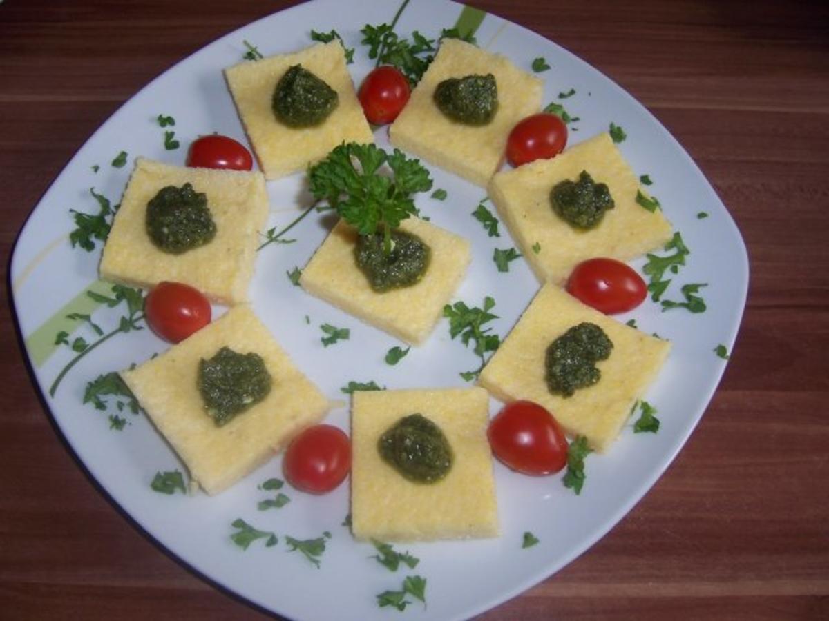 Bilder für Polenta-Häppchen mit Walnuss-Pesto - Rezept