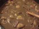 Bœuf Bourguignon mit Pilzen in Rotwein - Rezept