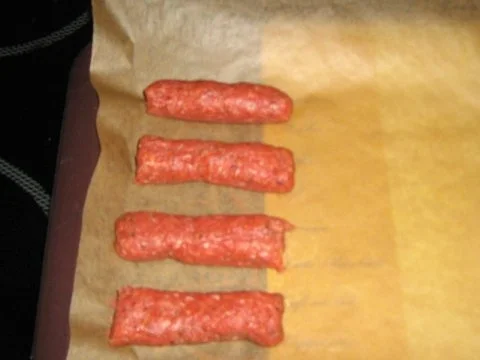 Cevapcici mit Pommes Tzaziki und Knoblauchbutter - Rezept - Bild Nr. 3