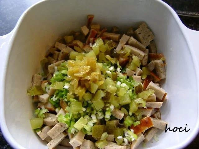 Rezept: Bratwurstsalat mit Senf-Knoblauchdressing Bild Nr. 4 Bratwurstsalat mit Senf-Knoblauchdressing - Rezept - Bild Nr. 4