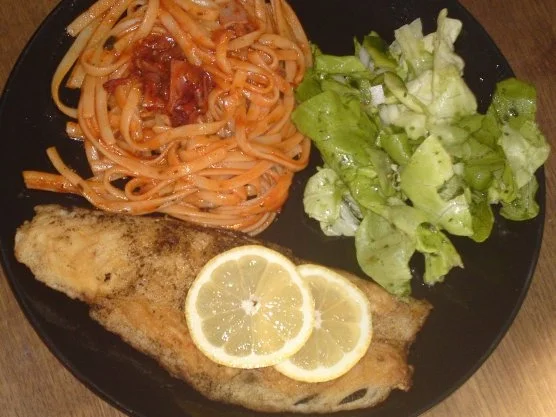 Seehecht mit Bavette und Tomatensoße - Rezept