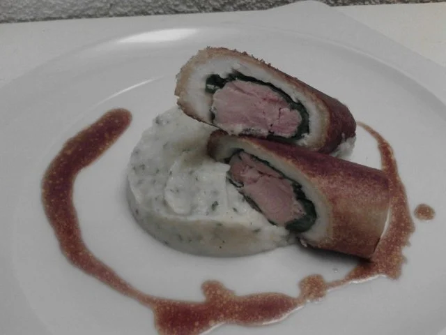 Wildkanninchenrücken im Tramezinimantel mit Holundersosse - Rezept