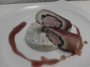 Wildkanninchenrücken im Tramezinimantel mit Holundersosse - Rezept