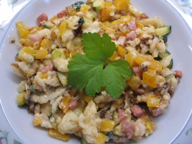 Rezept: Pasta: Spätzle-Pfanne aus den Resten vom Wochenende Pasta: Spätzle-Pfanne aus den Resten vom Wochenende - Rezept