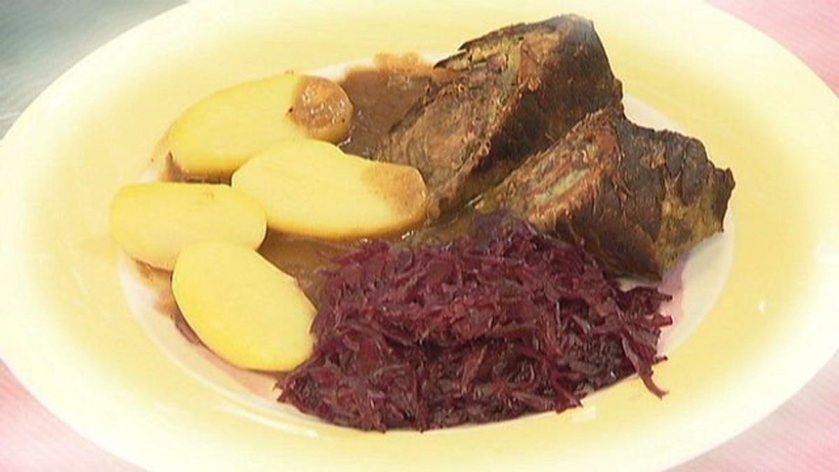 Low Fat Roulade mit Rotkohl und Kartoffeln - Rezept