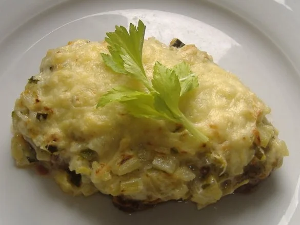 Rezept: Rindersteak mit Staudensellerie überbacken Rindersteak mit Staudensellerie überbacken - Rezept