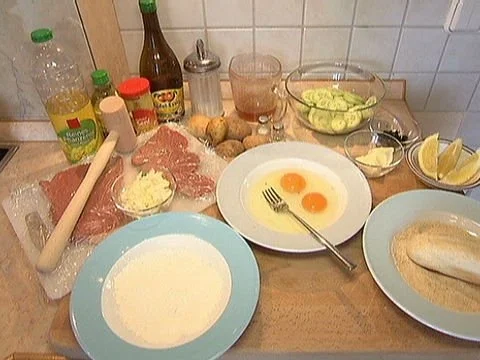 Rezept: Schnitzel mit Gurken & Kartoffelsalat Bild Nr. 2 Schnitzel mit Gurken & Kartoffelsalat - Rezept - Bild Nr. 2