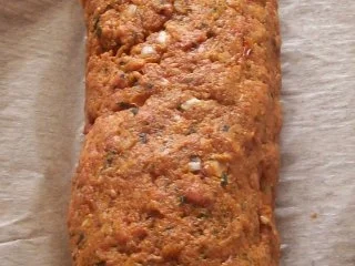 Hackbraten mit Mozzarella und cremiger Tomatensoße - Rezept - Bild Nr. 2