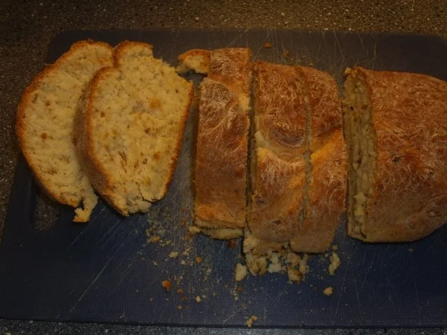 Weissbrot ohne Hefe mit Röstzwiebeln - Rezept