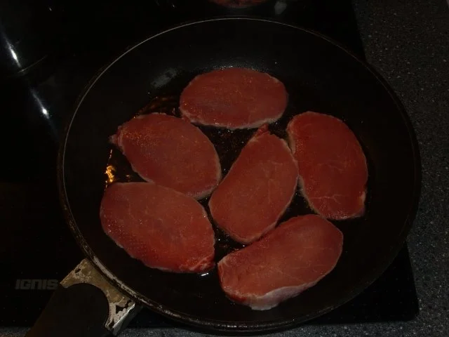 Minutensteaks mit Schmelzkäse überbacken - Rezept - Bild Nr. 3