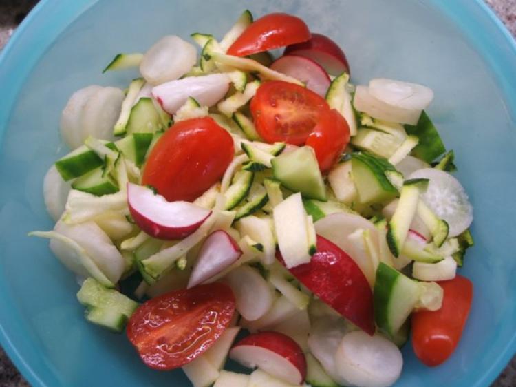 Salate: Rohkostsalat mit gebackenem Mozzarella - Rezept - kochbar.de