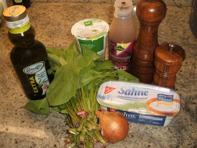 Soßen: Nudelsoße aus Radieschenblättern - Rezept - Bild Nr. 2