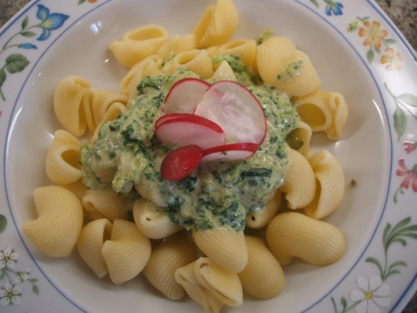 Soßen: Nudelsoße aus Radieschenblättern - Rezept - kochbar.de