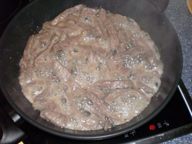 Rinder-Geschnetzteltes in Pfefferrahmsoße - Rezept - Bild Nr. 3