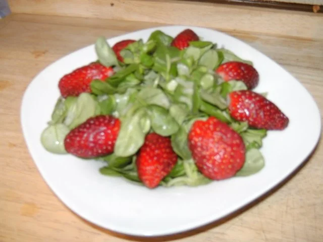 Rezept: Feldsalat mit Erdbeeren Bild Nr. 4 Feldsalat mit Erdbeeren - Rezept - Bild Nr. 4