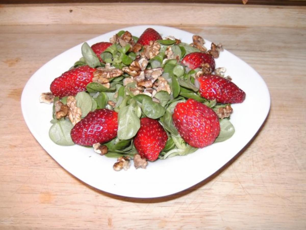 Bilder für Feldsalat mit Erdbeeren - Rezept