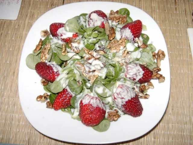 Rezept: Feldsalat mit Erdbeeren Bild Nr. 3 Feldsalat mit Erdbeeren - Rezept - Bild Nr. 3