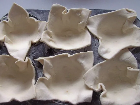 Rezept: Vorspeise: Blätterteig-Lachstörtchen Bild Nr. 5 Vorspeise: Blätterteig-Lachstörtchen - Rezept - Bild Nr. 5