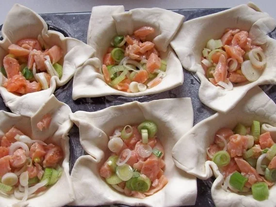 Rezept: Vorspeise: Blätterteig-Lachstörtchen Bild Nr. 7 Vorspeise: Blätterteig-Lachstörtchen - Rezept - Bild Nr. 7