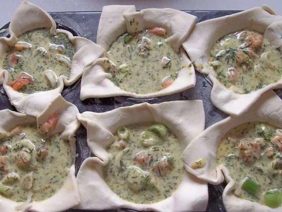 Rezept: Vorspeise: Blätterteig-Lachstörtchen Bild Nr. 8 Vorspeise: Blätterteig-Lachstörtchen - Rezept - Bild Nr. 8