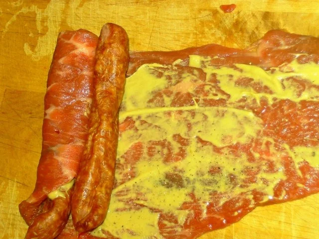 Rezept: Rouladen mit Mettwürstchen Bild Nr. 3 Rouladen mit Mettwürstchen - Rezept - Bild Nr. 3