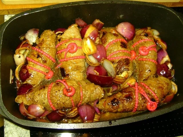 Rezept: Rouladen mit Mettwürstchen Bild Nr. 5 Rouladen mit Mettwürstchen - Rezept - Bild Nr. 5