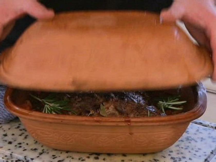 Geschmorte Lammschulter aus dem Römertopf mit Schmorgemüse und ...