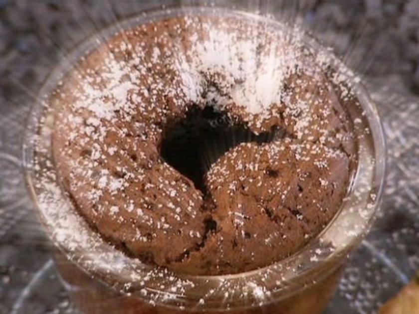 Flüssiger Schokoladenkuchen - Rezept mit Bild - kochbar.de