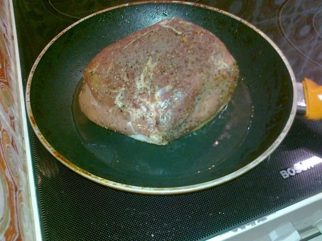 Rezept: Schweinebraten auf einem Gemüse Bett in Biersoße Bild Nr. 9 Schweinebraten auf einem Gemüse Bett in Biersoße - Rezept - Bild Nr. 9