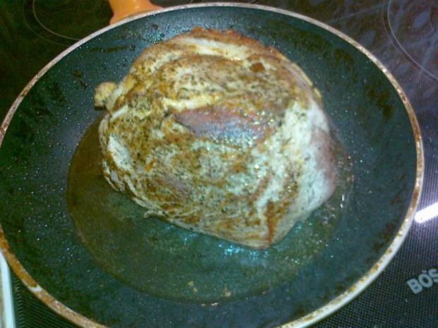 Schweinebraten auf einem Gemüse Bett in Biersoße - Rezept - kochbar.de