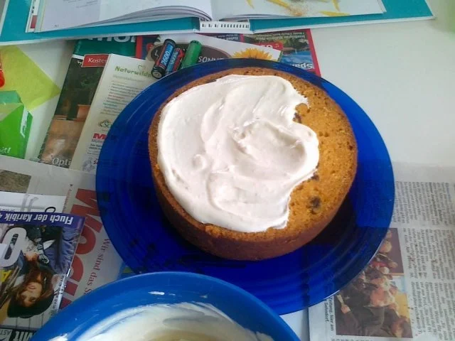 Karotten – Kuchen mit Frischkäsehülle - Rezept - Bild Nr. 7