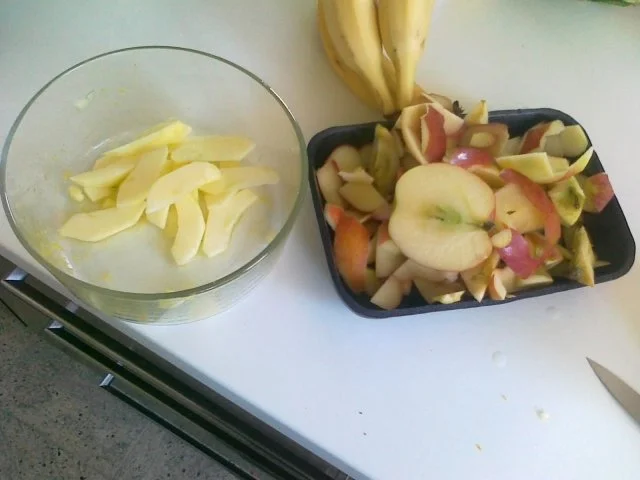 Rezept: Hefe – Apfel – Blechkuchen mit eingelegten Rosinen ( 24 Monate ) Bild Nr. 3 Hefe – Apfel – Blechkuchen mit eingelegten Rosinen ( 24 Monate ) - Rezept - Bild Nr. 3