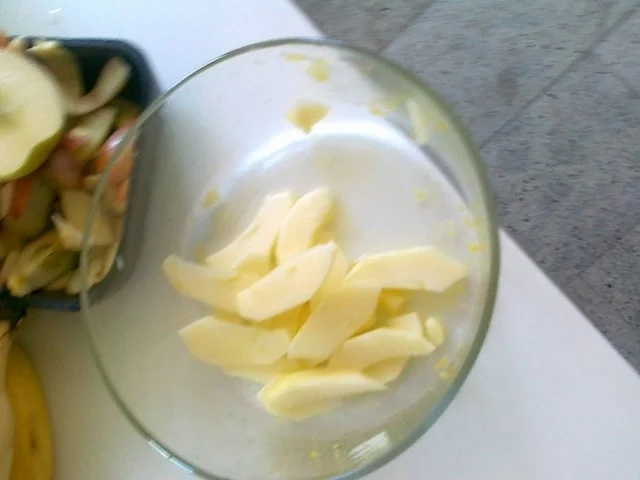 Rezept: Hefe – Apfel – Blechkuchen mit eingelegten Rosinen ( 24 Monate ) Bild Nr. 4 Hefe – Apfel – Blechkuchen mit eingelegten Rosinen ( 24 Monate ) - Rezept - Bild Nr. 4