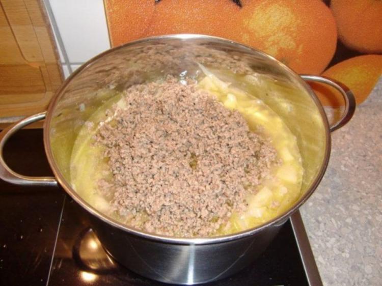 Weißkohlsuppe mit Hackfleisch - Rezept