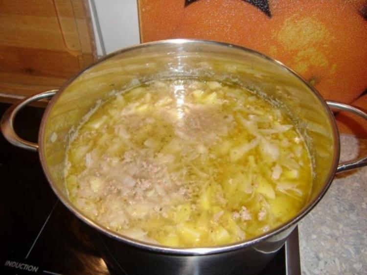 Weißkohlsuppe mit Hackfleisch - Rezept