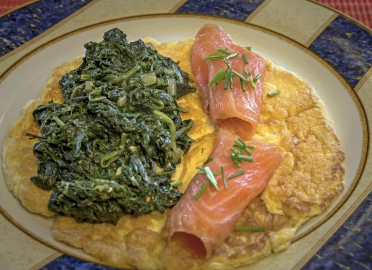 Bilder für Omelett mit Lachs und Blattspinat - Rezept