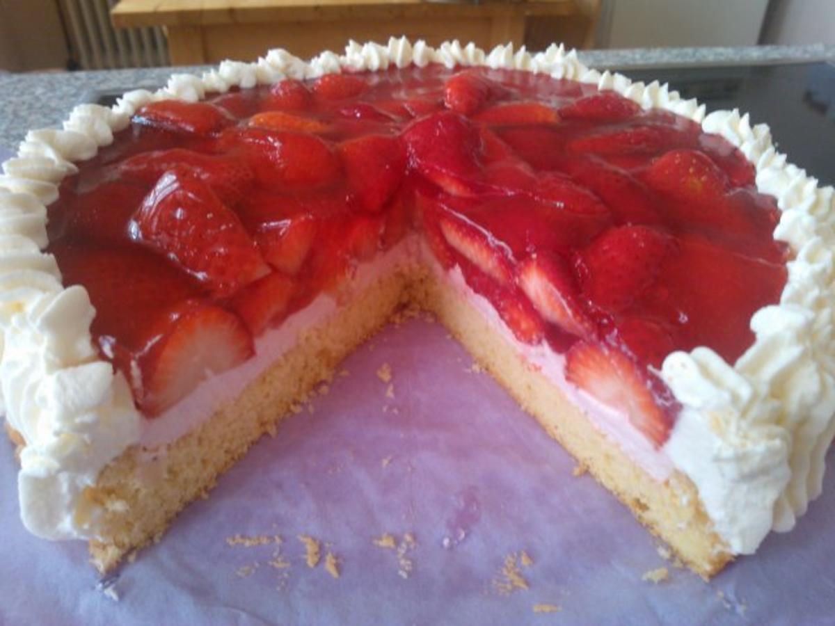 Erdbeer- Sahne-Torte - Rezept