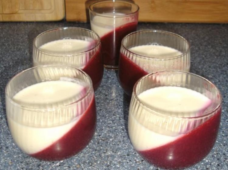 Panna cotta mit Himbeergelee - Rezept mit Bild - kochbar.de