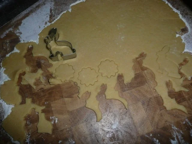 Rezept: Osterhasen , Blümchen = Deko für den Osterkuchen Bild Nr. 2 Osterhasen , Blümchen = Deko für den Osterkuchen - Rezept - Bild Nr. 2