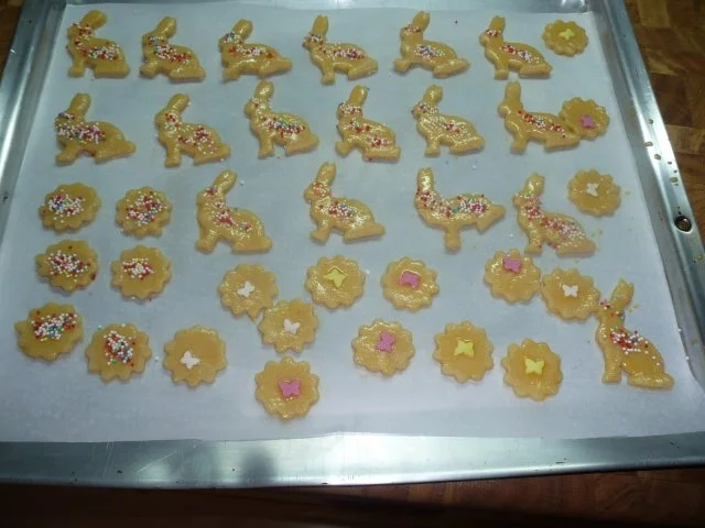 Rezept: Osterhasen , Blümchen = Deko für den Osterkuchen Bild Nr. 5 Osterhasen , Blümchen = Deko für den Osterkuchen - Rezept - Bild Nr. 5