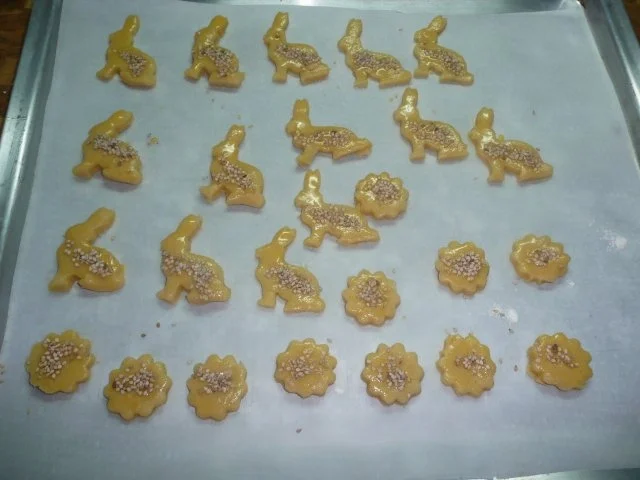 Rezept: Osterhasen , Blümchen = Deko für den Osterkuchen Bild Nr. 6 Osterhasen , Blümchen = Deko für den Osterkuchen - Rezept - Bild Nr. 6